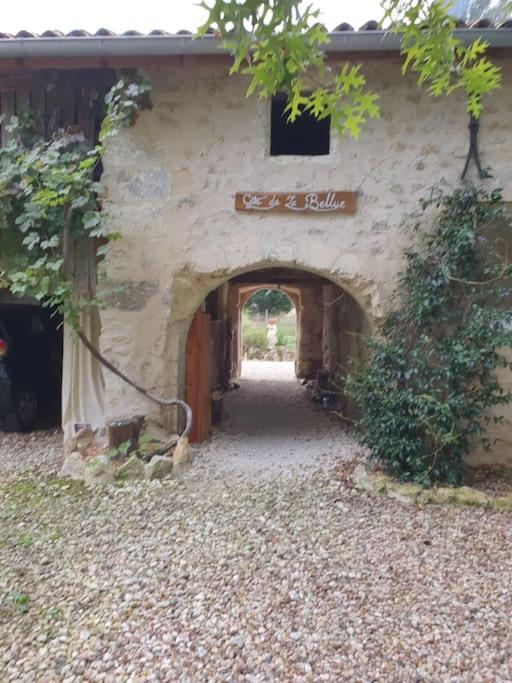 Gite Spacieux - 3 Chambres - Calme Et Charmant Cubnezais Exterior photo